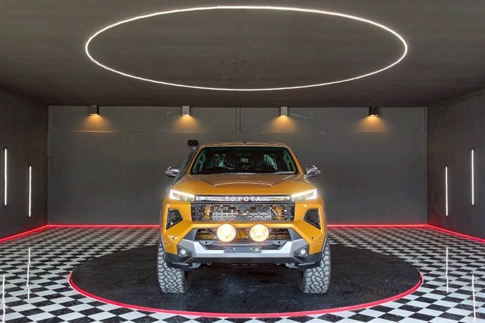 REVO PRE 2020 2.4 ENTRY AT DOUBLE CAB ORANGE  7100 full