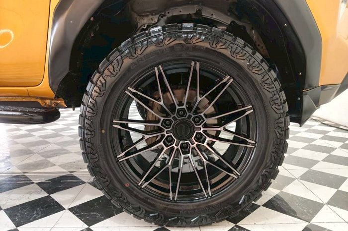 REVO PRE 2020 2.4 ENTRY AT DOUBLE CAB ORANGE  7100 full