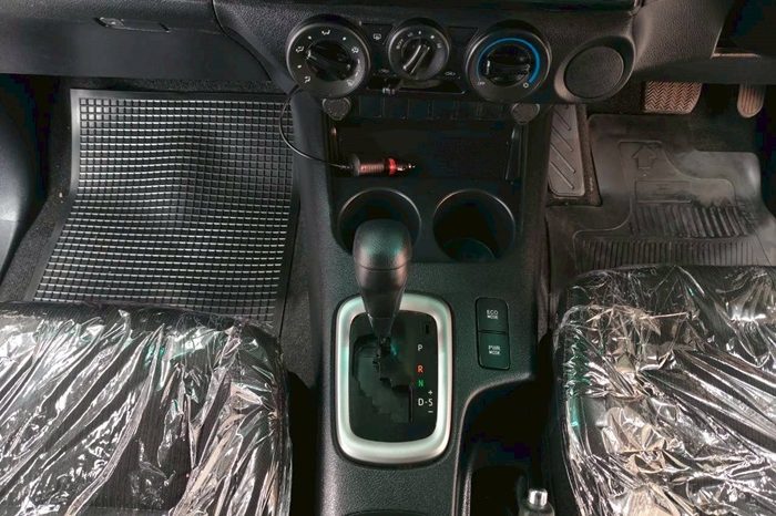 REVO PRE 2020 2.4 ENTRY AT DOUBLE CAB ORANGE  7100 full