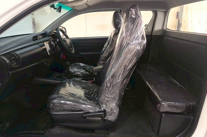 REVO 2WD 2016 2.4E MT SMART CAB WHITE  7133 full