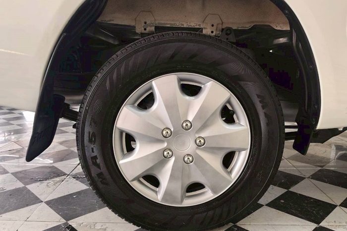 REVO 2WD 2016 2.4E MT SMART CAB WHITE  7133 full