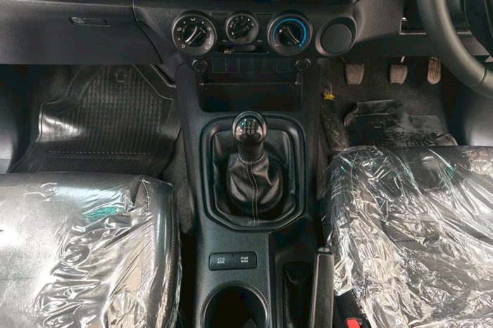 REVO 2WD 2016 2.4E MT SMART CAB WHITE  7133 full