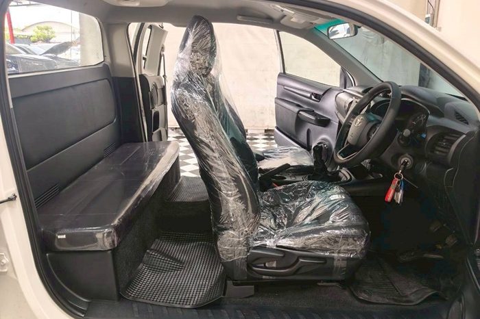 REVO 2WD 2016 2.4E MT SMART CAB WHITE  7133 full