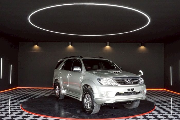 TOYOTA 4WD 2007 3.0V AT FORTUNER SILVER  7427 full