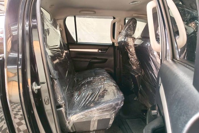 REVO PRE 2022 2.4 MID AT DOUBLE CAB BLACK  7776 full