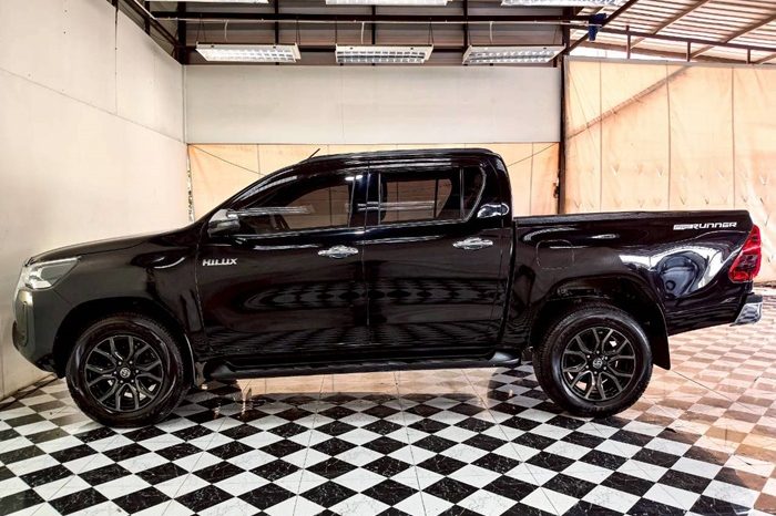 REVO PRE 2022 2.4 MID AT DOUBLE CAB BLACK  7776 full