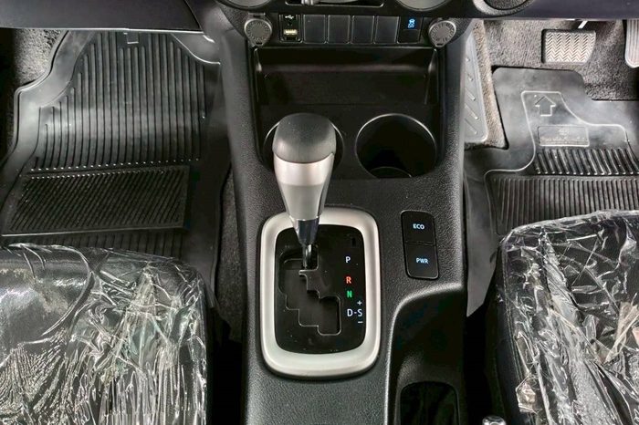 REVO PRE 2022 2.4 MID AT DOUBLE CAB BLACK  7776 full
