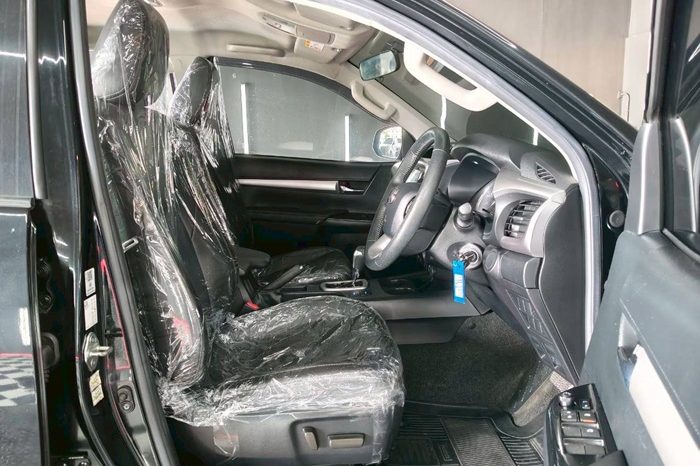 REVO PRE 2022 2.4 MID AT DOUBLE CAB BLACK  7776 full