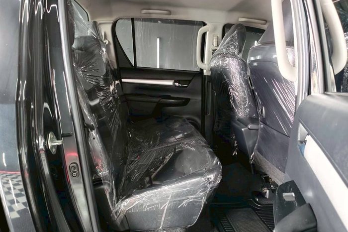 REVO PRE 2022 2.4 MID AT DOUBLE CAB BLACK  7776 full