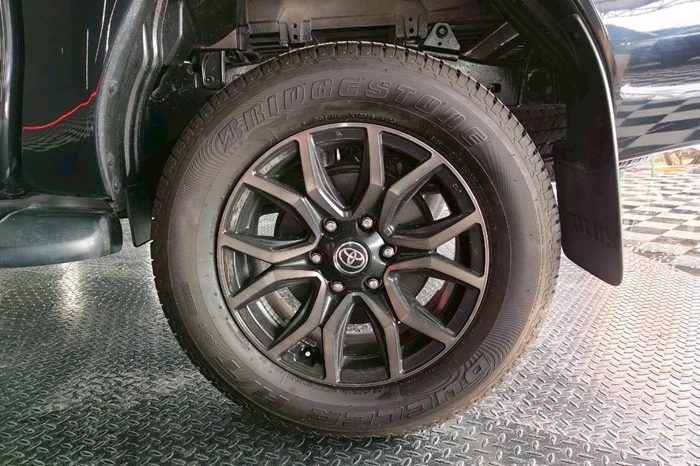 REVO PRE 2022 2.4 MID AT DOUBLE CAB BLACK  7776 full