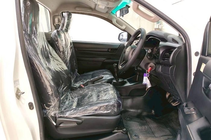 REVO 4WD 2019 2.8J MT STANDARD WHITE  8517 full