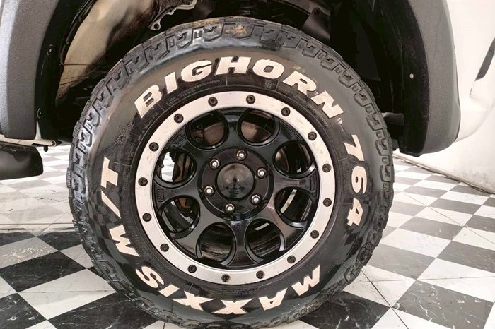 REVO 4WD 2019 2.8J MT STANDARD WHITE  8517 full