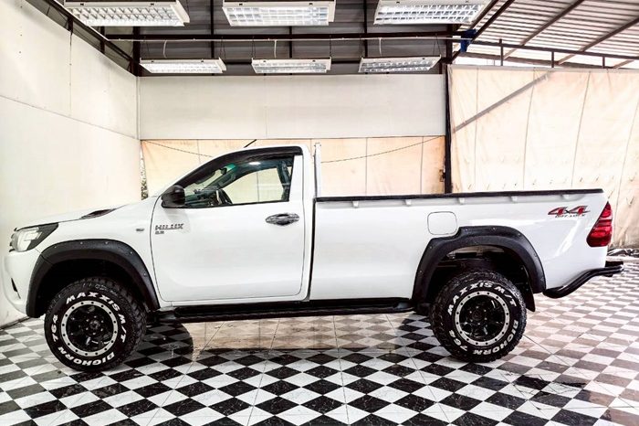 REVO 4WD 2019 2.8J MT STANDARD WHITE  8517 full