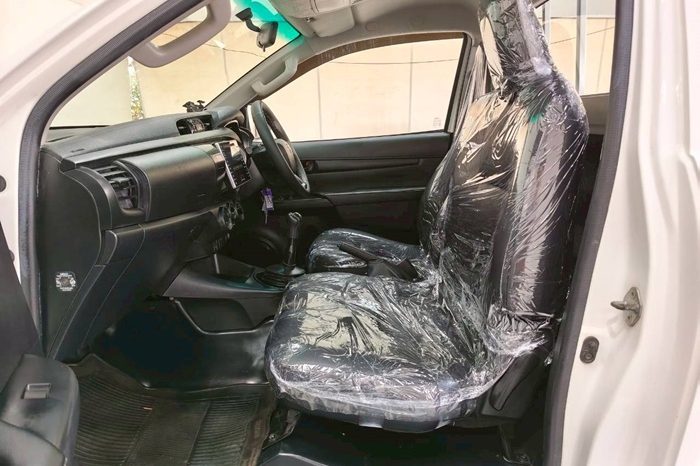 REVO 4WD 2019 2.8J MT STANDARD WHITE  8517 full