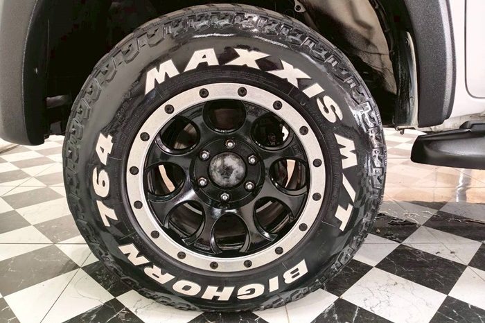 REVO 4WD 2019 2.8J MT STANDARD WHITE  8517 full