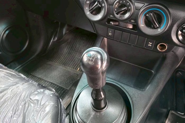 REVO 4WD 2019 2.8J MT STANDARD WHITE  8517 full