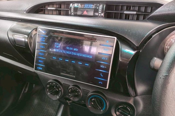 REVO 4WD 2019 2.8J MT STANDARD WHITE  8517 full