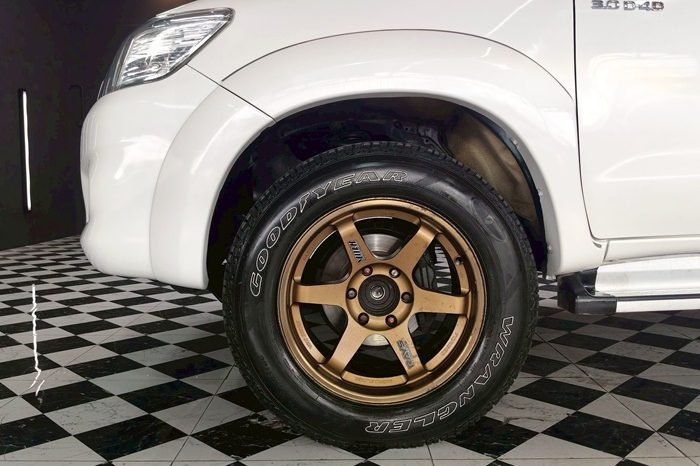 VIGO PRE 2012 3.0G AT DOUBLE CAB WHITE  8583 full