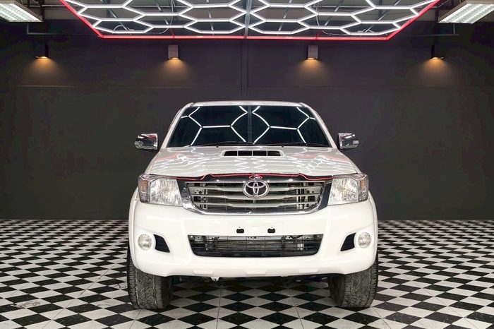 VIGO PRE 2012 3.0G AT DOUBLE CAB WHITE  8583 full
