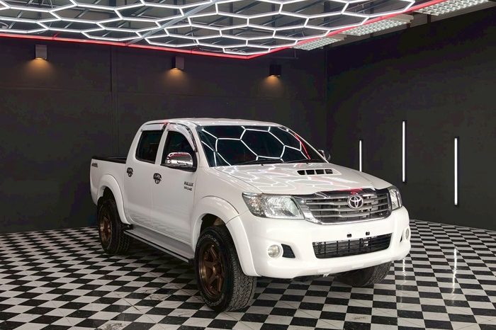 VIGO PRE 2012 3.0G AT DOUBLE CAB WHITE  8583 full