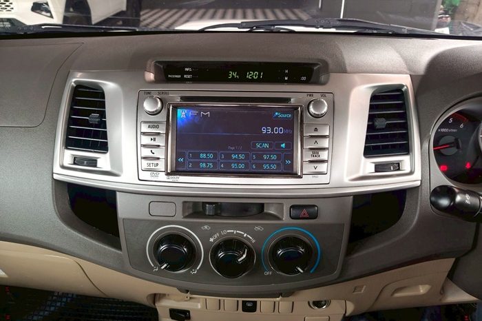 VIGO PRE 2012 3.0G AT DOUBLE CAB WHITE  8583 full