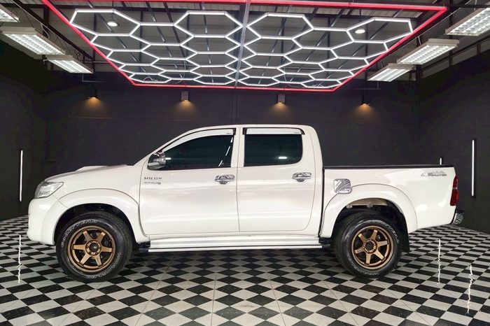 VIGO PRE 2012 3.0G AT DOUBLE CAB WHITE  8583 full
