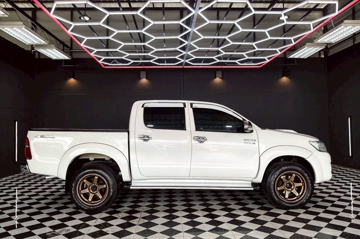 VIGO PRE 2012 3.0G AT DOUBLE CAB WHITE  8583 full