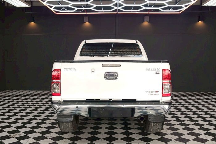 VIGO PRE 2012 3.0G AT DOUBLE CAB WHITE  8583 full