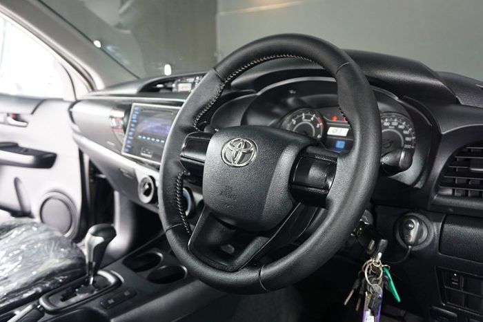 REVO 4WD 2018 2.4J AT SMART CAB BRONZE  8845 full