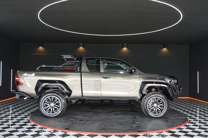 REVO 4WD 2018 2.4J AT SMART CAB BRONZE  8845 full
