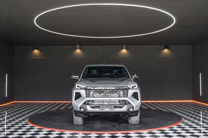 REVO 4WD 2021 2.4 MID MT SMART CAB SILVER  4250 full