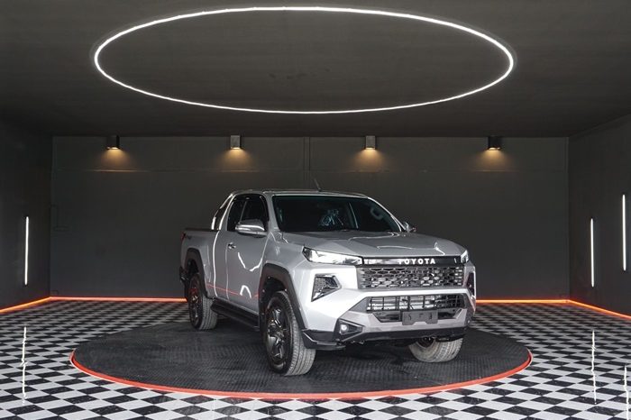 REVO 4WD 2021 2.4 MID MT SMART CAB SILVER  4250 full