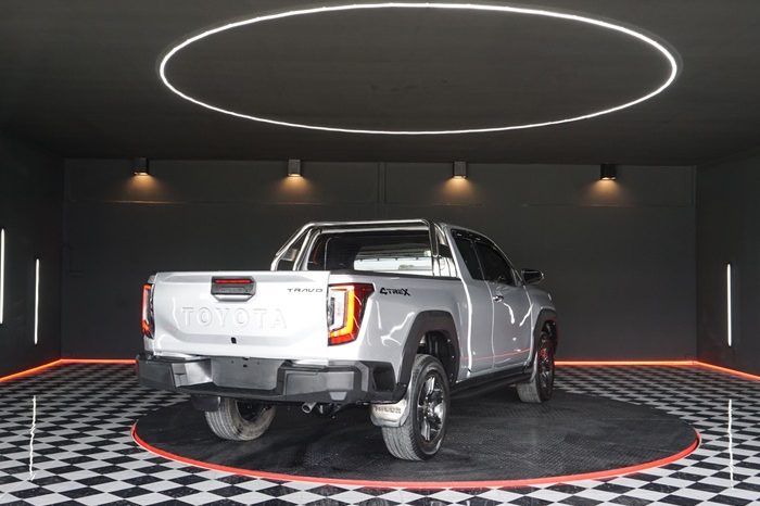 REVO 4WD 2021 2.4 MID MT SMART CAB SILVER  4250 full