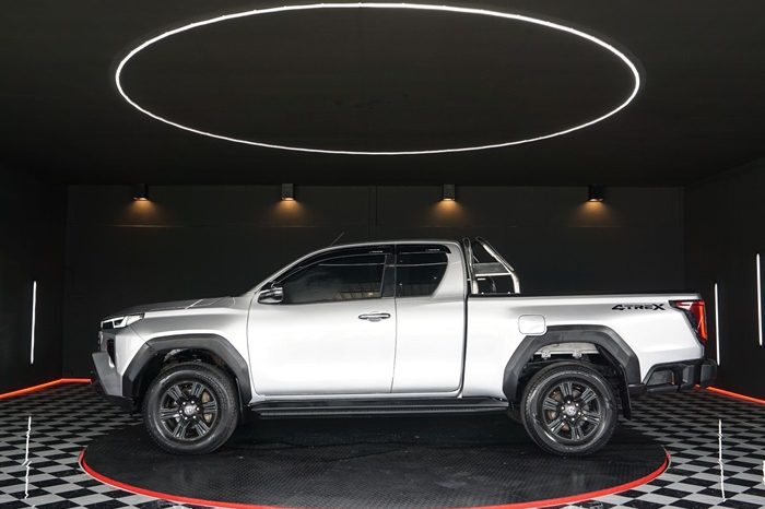 REVO 4WD 2021 2.4 MID MT SMART CAB SILVER  4250 full