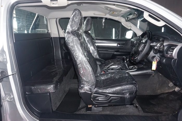 REVO 4WD 2021 2.4 MID MT SMART CAB SILVER  4250 full
