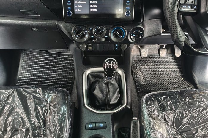 REVO 4WD 2021 2.4 MID MT SMART CAB SILVER  4250 full