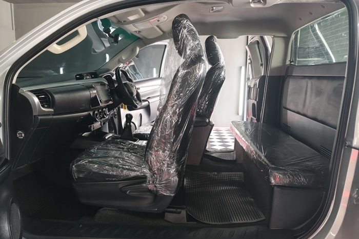 REVO 4WD 2021 2.4 MID MT SMART CAB SILVER  4250 full