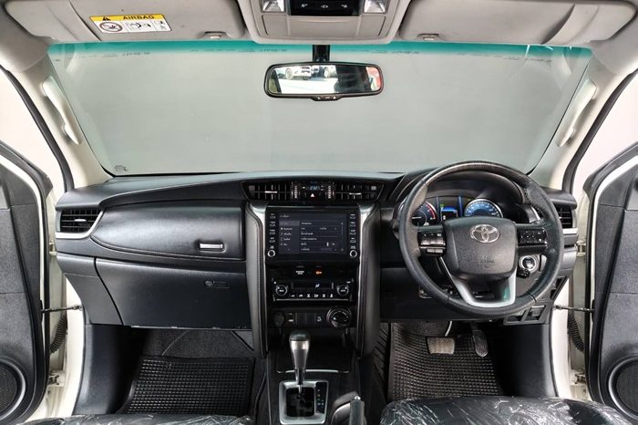 TOYOTA 4WD 2021 2.4V AT FORTUNER WHITE  7403 full