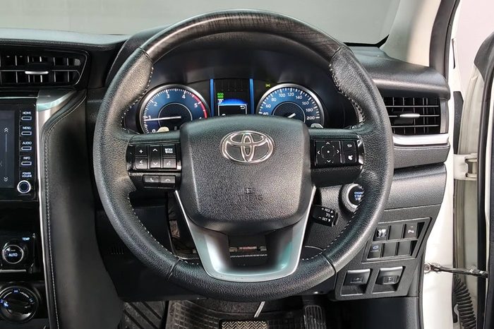 TOYOTA 4WD 2021 2.4V AT FORTUNER WHITE  7403 full