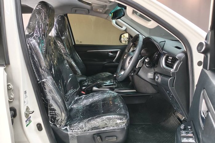TOYOTA 4WD 2021 2.4V AT FORTUNER WHITE  7403 full