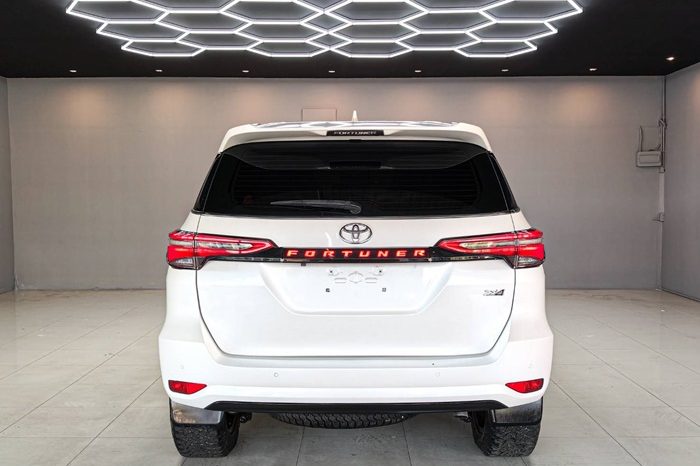 TOYOTA 4WD 2021 2.4V AT FORTUNER WHITE  7403 full