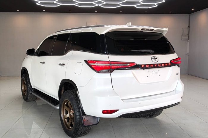 TOYOTA 4WD 2021 2.4V AT FORTUNER WHITE  7403 full