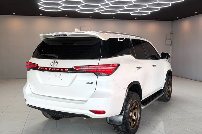 TOYOTA 4WD 2021 2.4V AT FORTUNER WHITE  7403 full