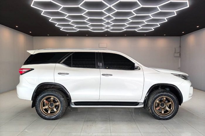 TOYOTA 4WD 2021 2.4V AT FORTUNER WHITE  7403 full
