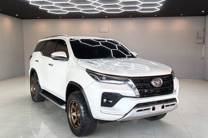 TOYOTA 4WD 2021 2.4V AT FORTUNER WHITE  7403 full