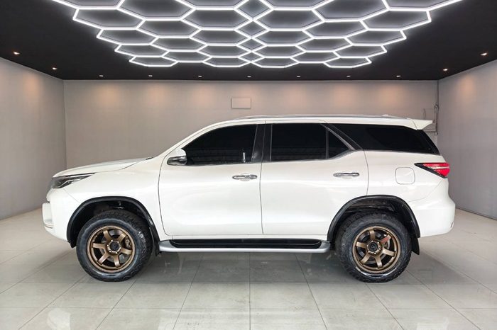 TOYOTA 4WD 2021 2.4V AT FORTUNER WHITE  7403 full