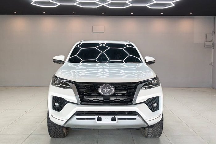 TOYOTA 4WD 2021 2.4V AT FORTUNER WHITE  7403 full