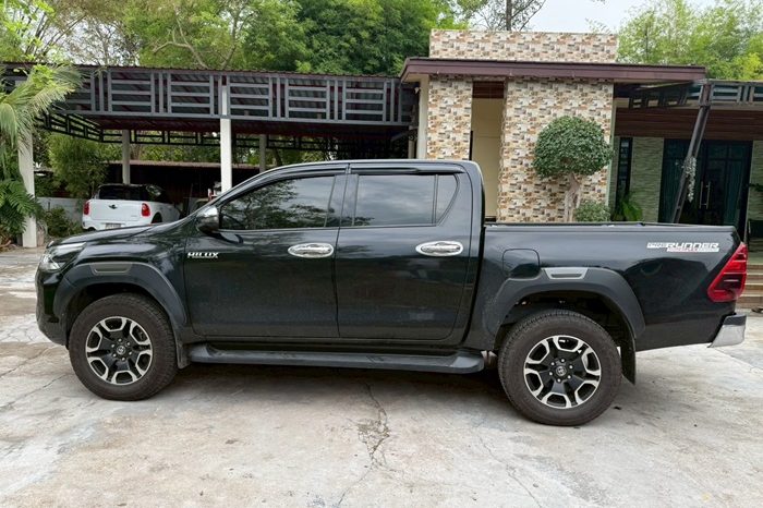 REVO PRE 2022 2.4 MID AT DOUBLE CAB BLACK  3402 full
