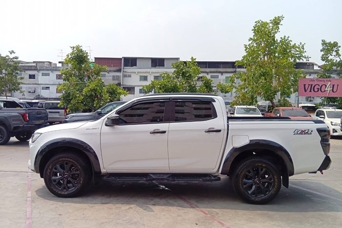 ISUZU 4WD 2022 3.0 MT DOUBLE CAB WHITE  7070 full