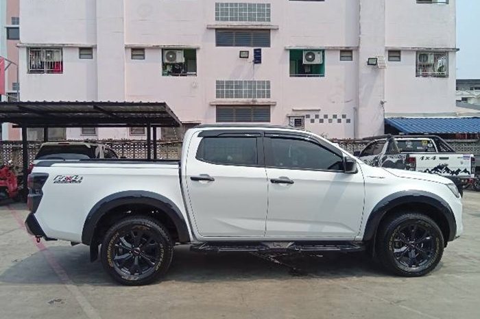 ISUZU 4WD 2022 3.0 MT DOUBLE CAB WHITE  7070 full